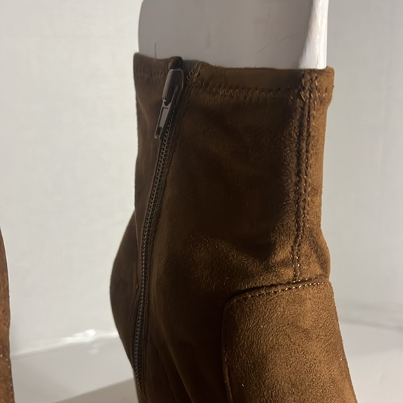 Nine West size 7.5 like New closet, clean out sale. - Picture 9 of 12